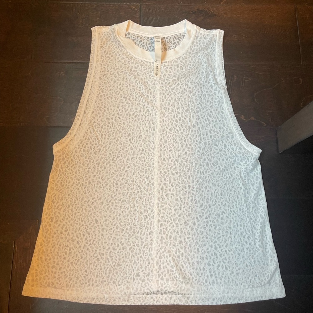 Lululemon All Yours Boyfriend Tank Top in Veil City Camo Burnout White size 6